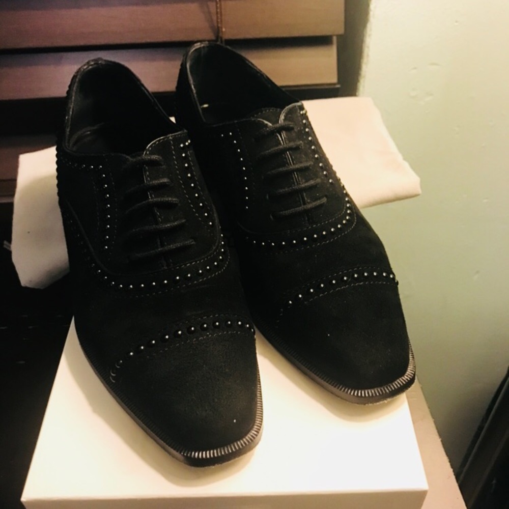 Manolo Blahnik's black suede Perlitapla Oxfords 35